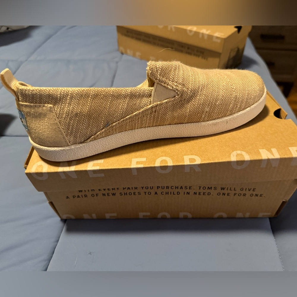 Toms Shoes